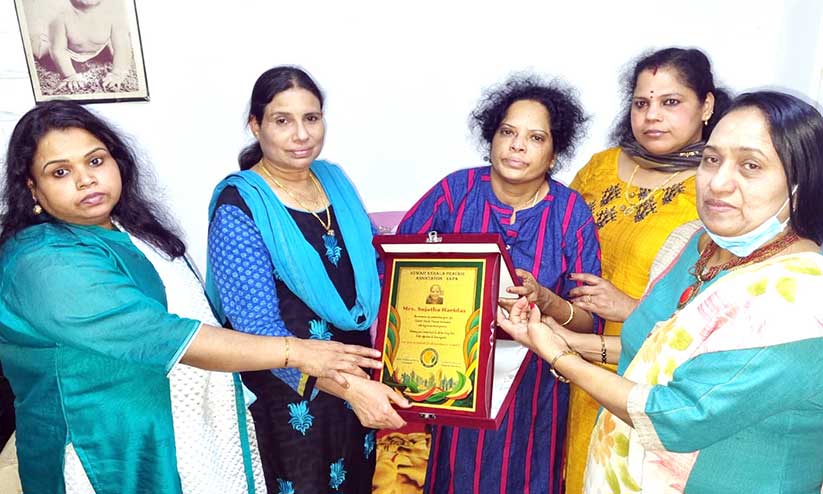 സുജാത ഹരിദാസിന് കെ.കെ.പി.എ യാത്രയയപ്പ് സുജാത ഹരിദാസിന് കെ.കെ.പി.എ യാത്രയയപ്പ്