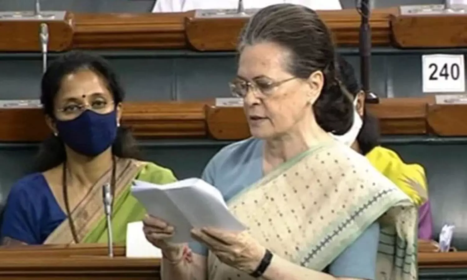 ഇടപെടൽ സജീവമാക്കി സോണിയ