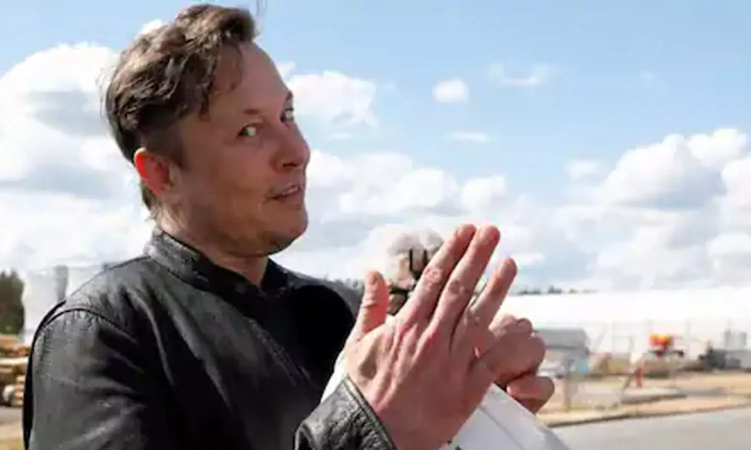 സ്ത്രൈണത മാറ്റി മസില് പെരുപ്പിച്ച് വാ എന്ന് പുടിന്റെ കക്ഷി; പേര് മാറ്റി ഇലോൺ മസ്കിന്റെ മറുപടി