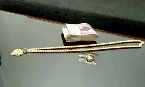 കള്ളന് മാനസാന്തരം: മോഷ്ടിച്ച നാലര പവനും പണവും വീട്ടിൽ തിരികെ വെച്ചു