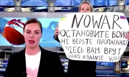 റഷ്യൻ ടി.വി ചാനലിൽ യുദ്ധത്തിനെതിരെ പ്രതിഷേധിച്ച സ്ത്രീക്ക് 15 വർഷം തടവുശിക്ഷ ലഭിക്കാൻ സാധ്യത