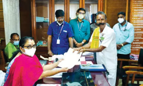 പാർട്ടികൾ ചർച്ച നടത്തട്ടെ; മത്സരിക്കാൻ ഡോ. പത്മരാജൻ ഒരുങ്ങി