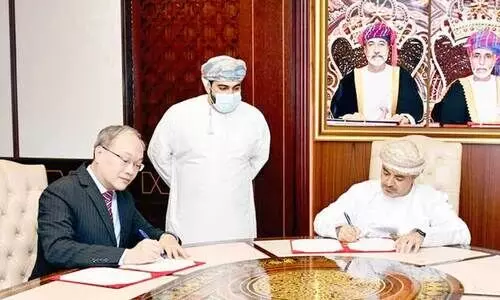 ഖസബ് തുറമുഖ വികസനം: മന്ത്രാലയം കരാർ ഒപ്പിട്ടു