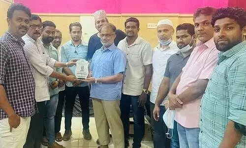 ഹുസൈൻ പരവക്കലിന് യാത്രയയപ്പ് നൽകി