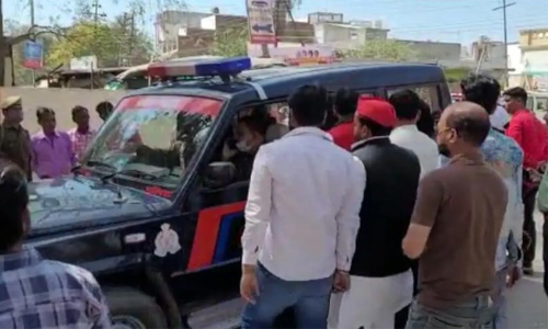 വോട്ടെണ്ണൽ ദിവസം ഇ.വി.എമ്മുകൾക്ക് സംരക്ഷണം നൽകിയ സമാജ്‌വാദി പാർട്ടി പ്രവർത്തകർക്കെതിരെ കേസ്