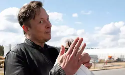 സ്ത്രൈണത മാറ്റി മസില് പെരുപ്പിച്ച് വാ എന്ന് പുടിന്റെ കക്ഷി; പേര് മാറ്റി ഇലോൺ മസ്കിന്റെ മറുപടി