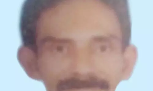 ഷോക്കേറ്റ് തെറിച്ചുവീണ തൊഴിലാളി മരംമുറി യന്ത്രം കാലിൽ തറച്ചുകയറി മരിച്ചു