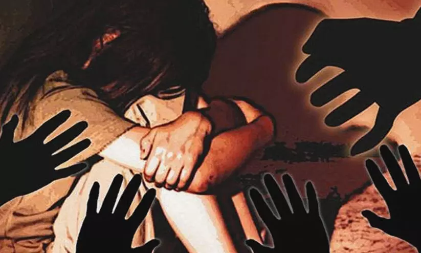 ആദിവാസി പെൺകുട്ടിയെ പീഡിപ്പിച്ചതായി പരാതി; ബസ് ജീവനക്കാർ അറസ്റ്റിൽ