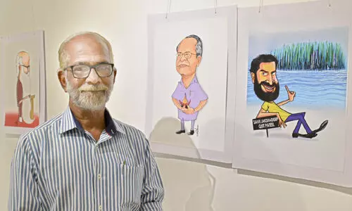 ചി​രി​യും ചി​ന്ത​യും സ​മ​ന്വ​യി​പ്പി​ച്ച വ​ര​യു​ടെ കു​ത്തെ​ഴു​ത്തു​ക​ൾ; കു​ട്ടി എ​ട​ക്ക​ഴി​യൂ​രി​ന്‍റെ വ​ര​മൊ​ഴി തു​ട​ങ്ങി