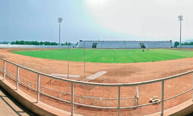 സന്തോഷ് ട്രോഫി: പയ്യനാട്ട് ഒരുക്കം പയ്യപ്പയ്യെ സന്തോഷ് ട്രോഫി: പയ്യനാട്ട് ഒരുക്കം പയ്യപ്പയ്യെ