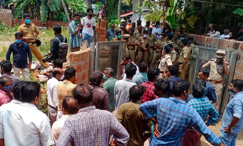 കല്ലായി കെ റെയിൽ സംഘർഷം: പുരുഷ പൊലീസുകാർ മർദിച്ചതായി സ്ത്രീകൾ