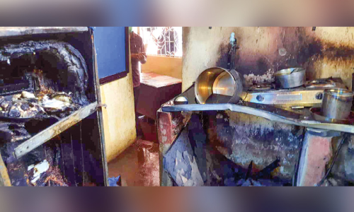 ഗ്യാസ് സിലിണ്ടറിൽനിന്ന് തീപടർന്ന് ഹോട്ടൽ കത്തിനശിച്ചു