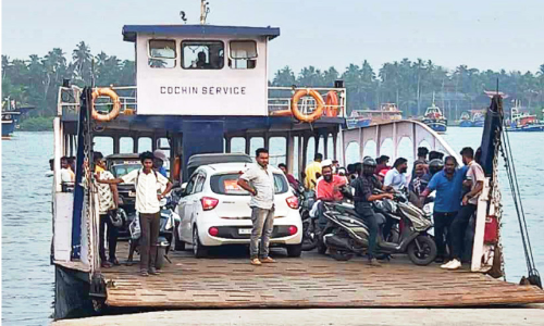 ബേപ്പൂർ-ചാലിയം ജങ്കാർ സർവിസ് പുനരാരംഭിച്ചു