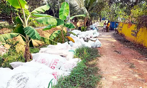 നോക്കുകൂലി ആവശ്യപ്പെട്ട് കർഷകനെതിരെ ഭീഷണി