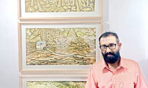 പ്രകൃതിയുടെ മൂല്യം മണ്ണിൽ ചാലിച്ച് ചിത്രകാരൻ