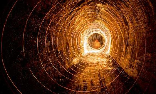 വെളിച്ചത്തിന്റെ കവിതയിൽ രണ്ടുപേർ രേഖപ്പെടുംവിധം