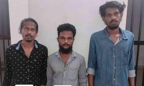 ആരാണെന്ന് ചോദിച്ചത് ഇഷ്ടപ്പെട്ടില്ല, യുവാവിനെ കുത്തി വീഴ്ത്തി; മൂന്നുപേർ പിടിയിൽ