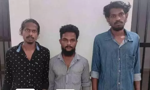 ആരാണെന്ന് ചോദിച്ചത് ഇഷ്ടപ്പെട്ടില്ല, യുവാവിനെ കുത്തി വീഴ്ത്തി; മൂന്നുപേർ പിടിയിൽ