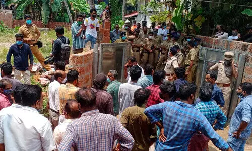 കല്ലായി കെ റെയിൽ സംഘർഷം: പുരുഷ പൊലീസുകാർ മർദിച്ചതായി സ്ത്രീകൾ