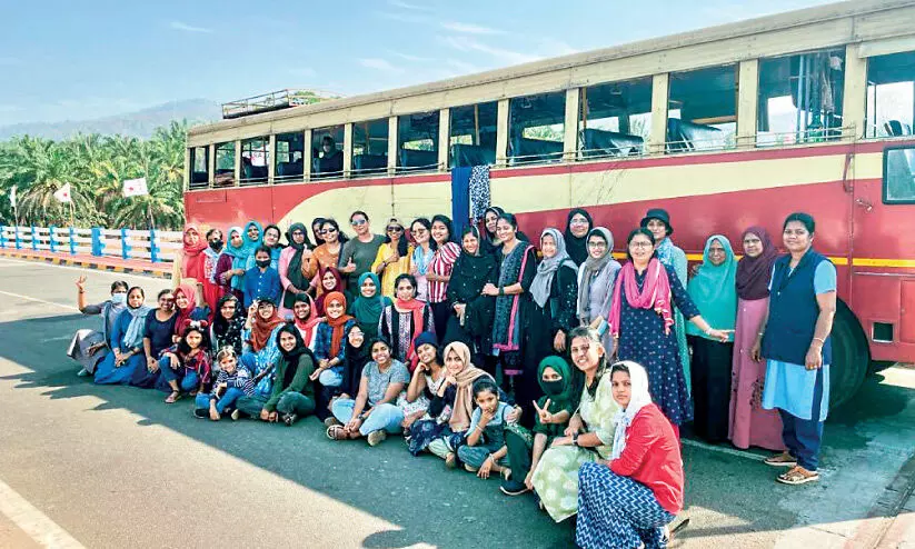 കാടറിഞ്ഞ് മേടറിഞ്ഞ് ആനവണ്ടിയിലൊരു സവാരി കാടറിഞ്ഞ് മേടറിഞ്ഞ് ആനവണ്ടിയിലൊരു സവാരി