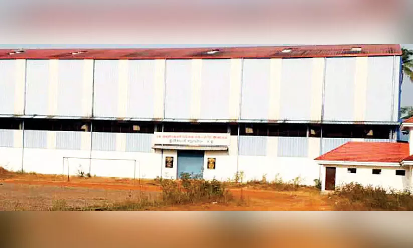 മാ​ള​യി​ലെ സ്പോ​ർ​ട്സ് അ​ക്കാ​ദ​മി സാ​മൂ​ഹി​ക വി​രു​ദ്ധ താ​വ​ള​മാ​കു​ന്നു