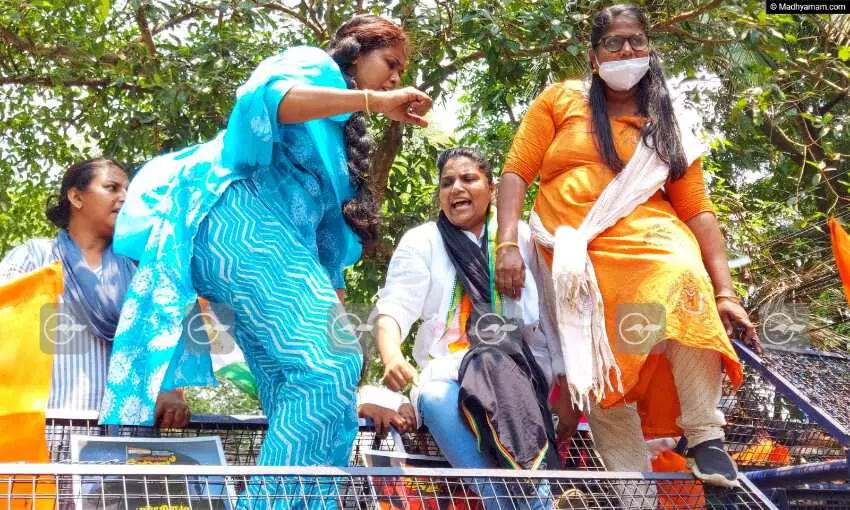 mahila congress protest mahila congress protest