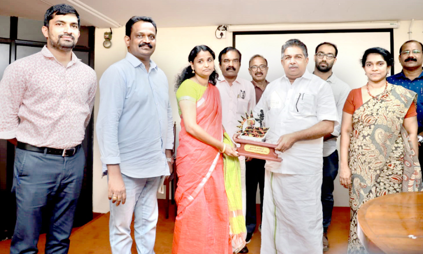 കനൽ ഖത്തർ പ്രതിഭ പുരസ്കാരം നൽകി കനൽ ഖത്തർ പ്രതിഭ പുരസ്കാരം നൽകി