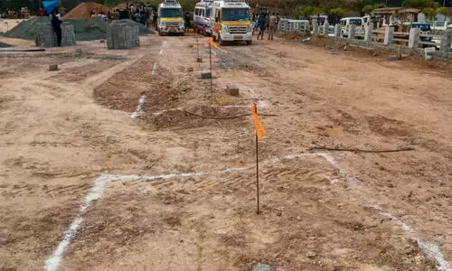 കളമശ്ശേരി മണ്ണിടിച്ചിൽ അപകടം: തൊഴിലാളികളുടെ എണ്ണത്തിൽ അവ്യക്തത, ആശയക്കുഴപ്പം