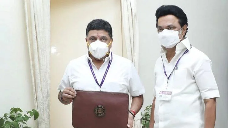 പെൺകുട്ടികൾക്ക് പഠനത്തിനായി 1000 രൂപ സ്റ്റൈപ്പൻഡ്, ഉന്നത പഠനത്തിന്റെ ചെലവ് സർക്കാർ വഹിക്കും; ജനപ്രിയം സ്റ്റാലിൻ ബജറ്റ്