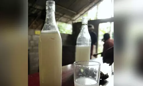 ക​ള്ളുഷാ​പ്പി​ന് കൂ​ട്ടു​നി​ൽ​ക്കു​ന്ന സെ​ക്ര​ട്ട​റി​ക്ക് ഒ​ത്താ​ശ ന​ൽ​കു​ന്ന​ത് എം.​എ​ൽ.​എ​യും ചെ​യ​ർ​പേ​ഴ്സ​നും