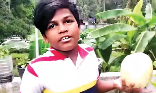 ഹാ​യ് ഗ​യ്സ്.... ഹു​മൈ​ദ് റി​ഷാ​ന് മി​ക​ച്ച ക​ർ​ഷ​ക​നു​ള്ള പു​ര​സ്കാ​രം