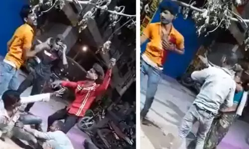 ഹോളി ആഘോഷത്തിനിടെ സ്വന്തം ശരീരത്തിൽ കത്തി കയറ്റിയ യുവാവ് മരിച്ചു