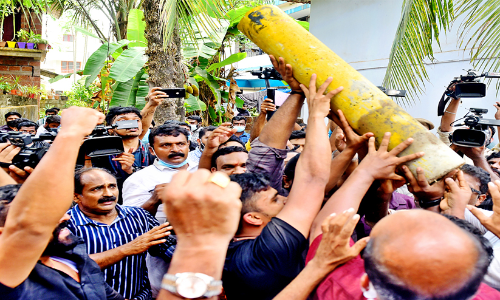 സിൽവർ ലൈനിൽ വാക്പോരും വെല്ലുവിളിയും