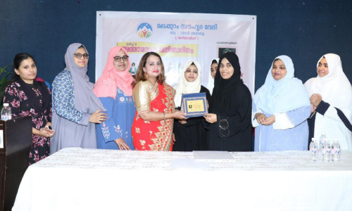 വ​നി​ത ദി​നാ​ച​ര​ണ​വും സ​ക്കീ​ന ഓ​മ​ശ്ശേ​രി​ക്ക് ആ​ദ​ര​വും