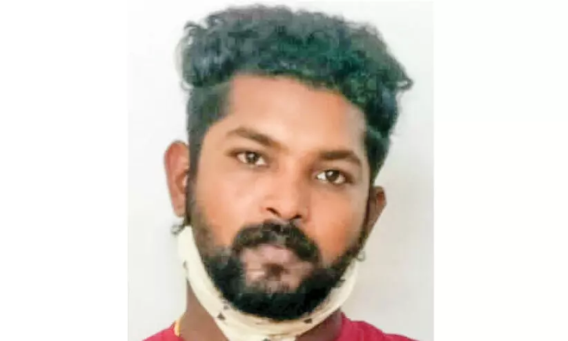 പെൺകുട്ടിയെ ആക്രമിച്ച് ഒളിവിൽ പോയ പ്രതിയെ അറസ്റ്റ് ചെയ്തു പെൺകുട്ടിയെ ആക്രമിച്ച് ഒളിവിൽ പോയ പ്രതിയെ അറസ്റ്റ് ചെയ്തു