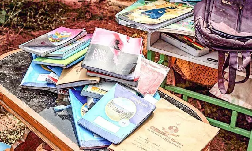 കണ്ണീർതാളായി ആ പാഠപുസ്തകങ്ങൾ