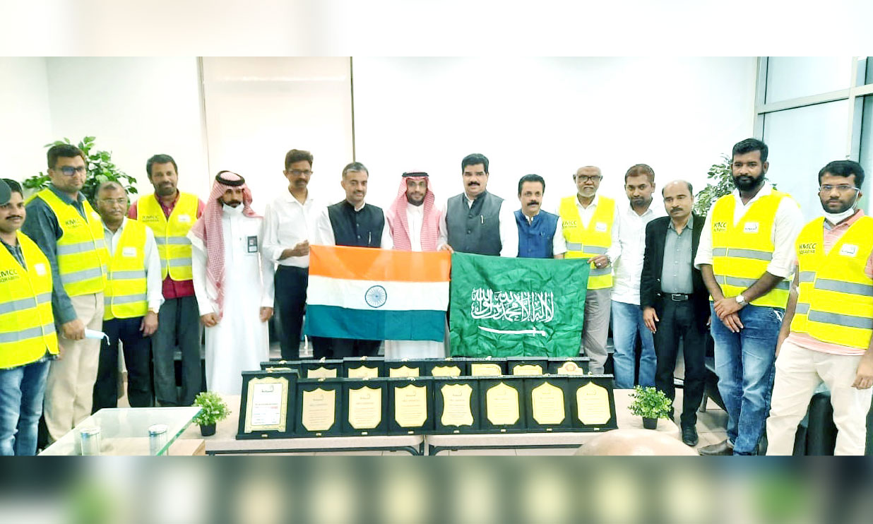 രക്തദാനവും ആരോഗ്യ പ്രവർത്തകരെ ആദരിക്കലും രക്തദാനവും ആരോഗ്യ പ്രവർത്തകരെ ആദരിക്കലും