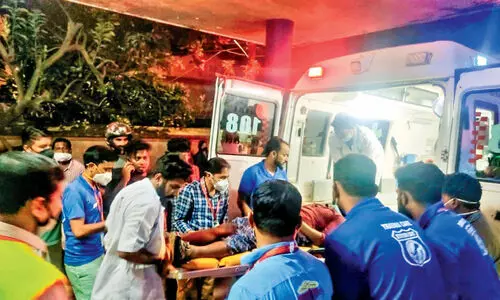 പൂങ്ങോട് സ്റ്റേഡിയത്തിലെത്തിയത്  പതിനായിരത്തിലേറെ കാണികൾ