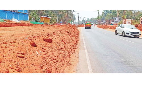 ദേശീയപാത വികസന പ്രവൃത്തി; റോഡ് മണ്ണിട്ട് ഉയർത്തുന്നത് വാഹനങ്ങൾക്ക് ഭീഷണി