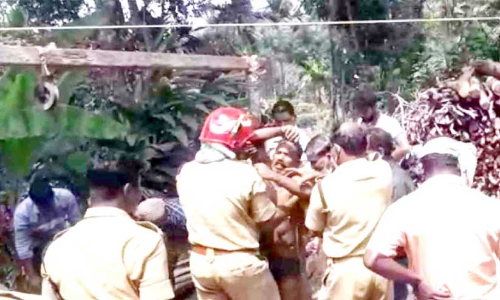 യുവാവ് കിണറ്റിൽ വീണു; കിണറ്റിലിറങ്ങി പ്രാഥമികശുശ്രൂഷ നൽകി പള്ളിവികാരി