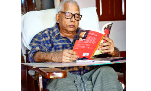 മ​ണ്ണിന്‍റെ എ​ഴു​ത്തു​കാ​ര​ൻ