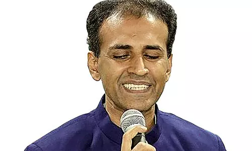 അ​ത്​​ഭു​ത​ങ്ങ​ൾ കാ​ണി​ക്കു​ന്ന മ​ജീ​ഷ്യ​ൻ