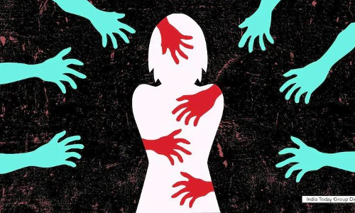 രാത്രി സിനിമകണ്ട് മടങ്ങുന്ന യുവതിയെ പീഡിപ്പിച്ചു: പ്രായപൂർത്തിയാകാത്തവരടക്കം നാല് പേർ പിടിയിൽ