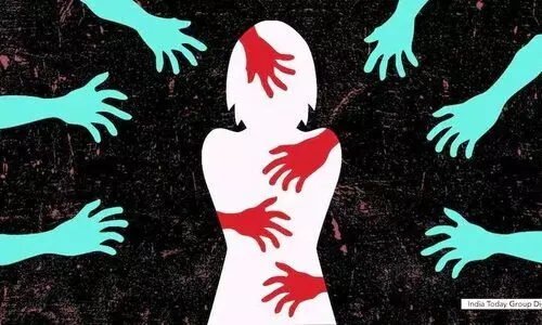 രാത്രി സിനിമകണ്ട് മടങ്ങുന്ന യുവതിയെ പീഡിപ്പിച്ചു: പ്രായപൂർത്തിയാകാത്തവരടക്കം നാല് പേർ പിടിയിൽ