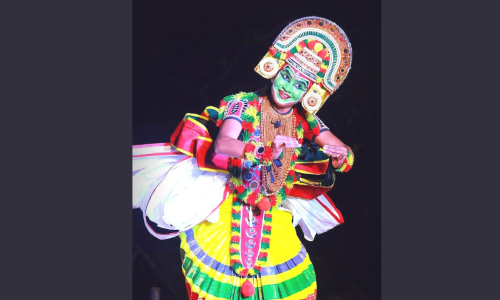 ഓട്ടന്തുള്ളലിൽ നായിക ദാരിദ്ര്യം കുറക്കാൻ ഷർമിള