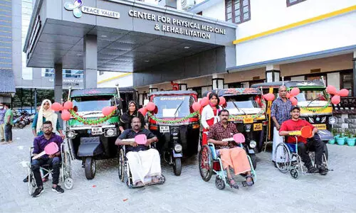 Four young men with an auto on the track of hope