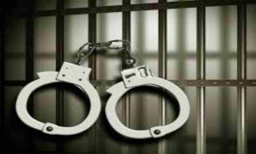 പ്രായപൂർത്തിയാകാത്ത മകളെ പഠനം നിർത്തി ബാറിൽ ജോലി ചെയ്യാൻ നിർബന്ധിച്ച അമ്മക്കെതിരെ കേസ്