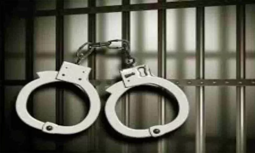 പ്രായപൂർത്തിയാകാത്ത മകളെ പഠനം നിർത്തി ബാറിൽ ജോലി ചെയ്യാൻ നിർബന്ധിച്ച അമ്മക്കെതിരെ കേസ്