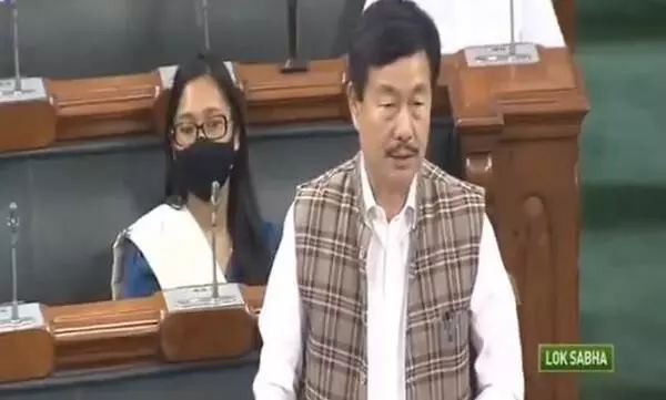 ചിലന്തിവല നെയ്യുംപോലെ റോഡുകൾ; നിധിൻ ഗഡ്കരി സ്പൈഡർ മാൻ ആണെന്ന് ബി.ജെ.പി എം.പി