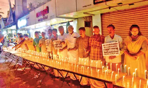 ആൾദൈവങ്ങൾക്കെതിരെ ദീപ പ്രതിരോധം